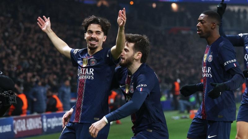 英媒：曼联今天确定临时主帅，让教练团队有时间备战曼市德比