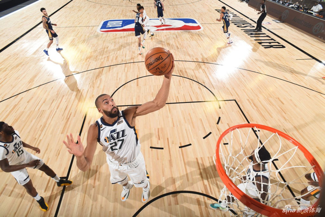 足球环境的 足球环境的